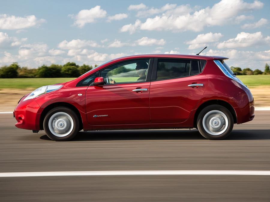  Nissan Leaf 2013 года  (UK) (фото 15 из 29)